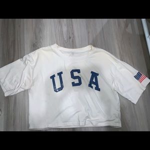 Cropped loose fitted T-Shirt. Brand: SHEIN